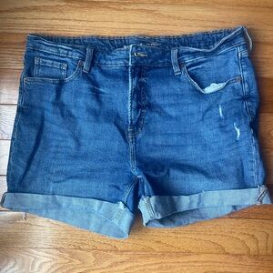 Old Navy Women's Blue Denim Shorts og straight size 18